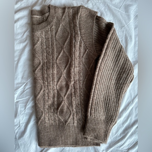 Light, soft, slightly cropped - Picture 2 of 10